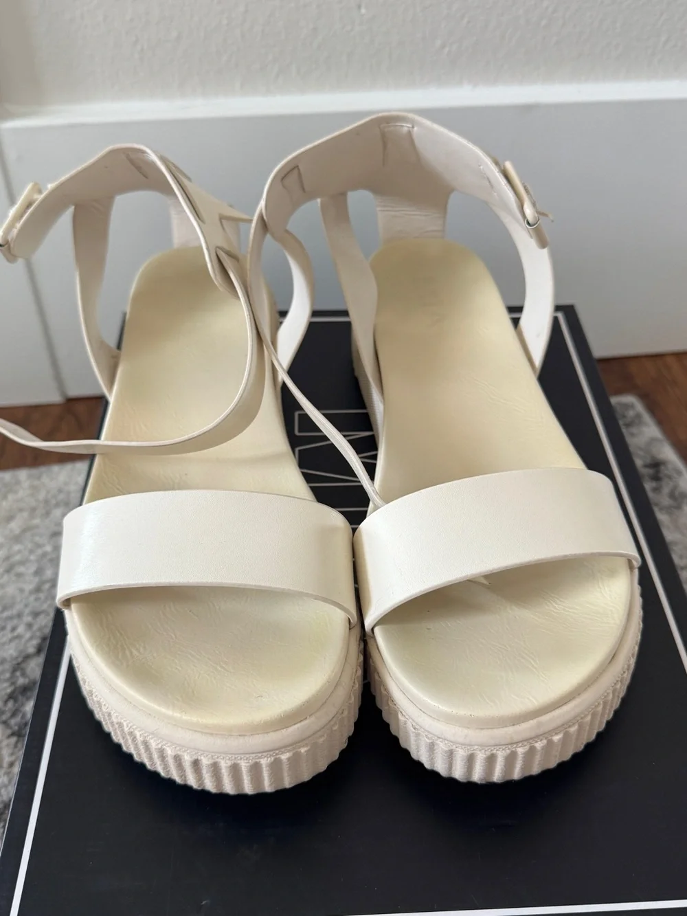 EUC MIA Women's Bone Platform Sandals - T-Strappy Buckle Design